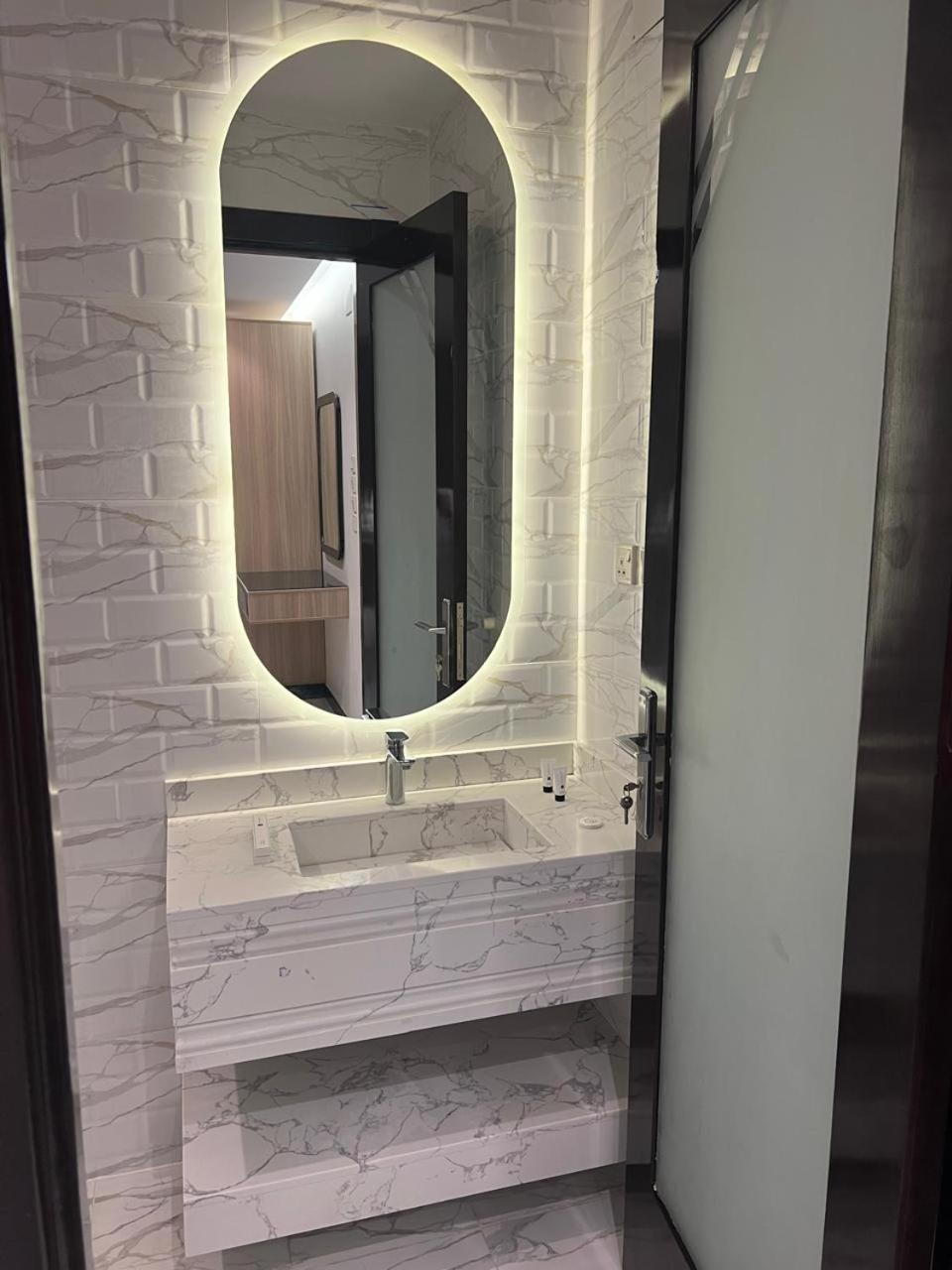 Elite House *