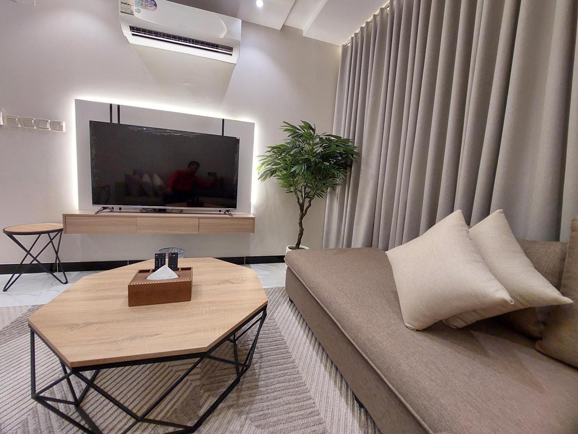 Elite House