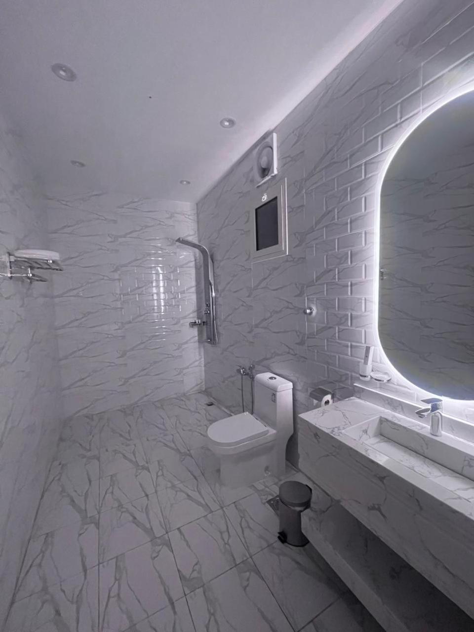 Elite House *